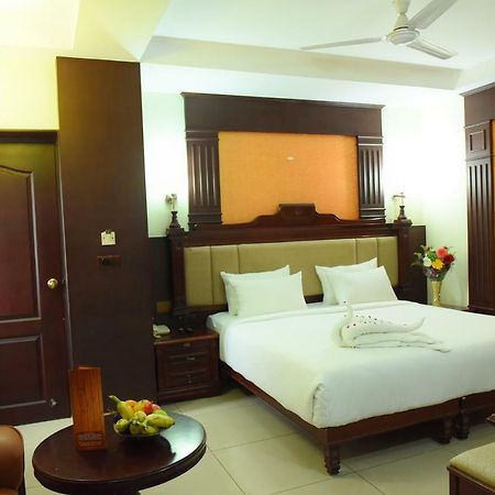 Отель Chendhoor Residency Tiruchirappalli Экстерьер фото