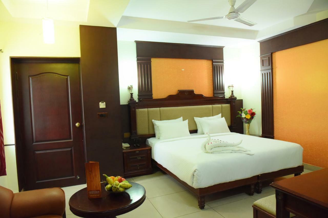 Отель Chendhoor Residency Tiruchirappalli Экстерьер фото