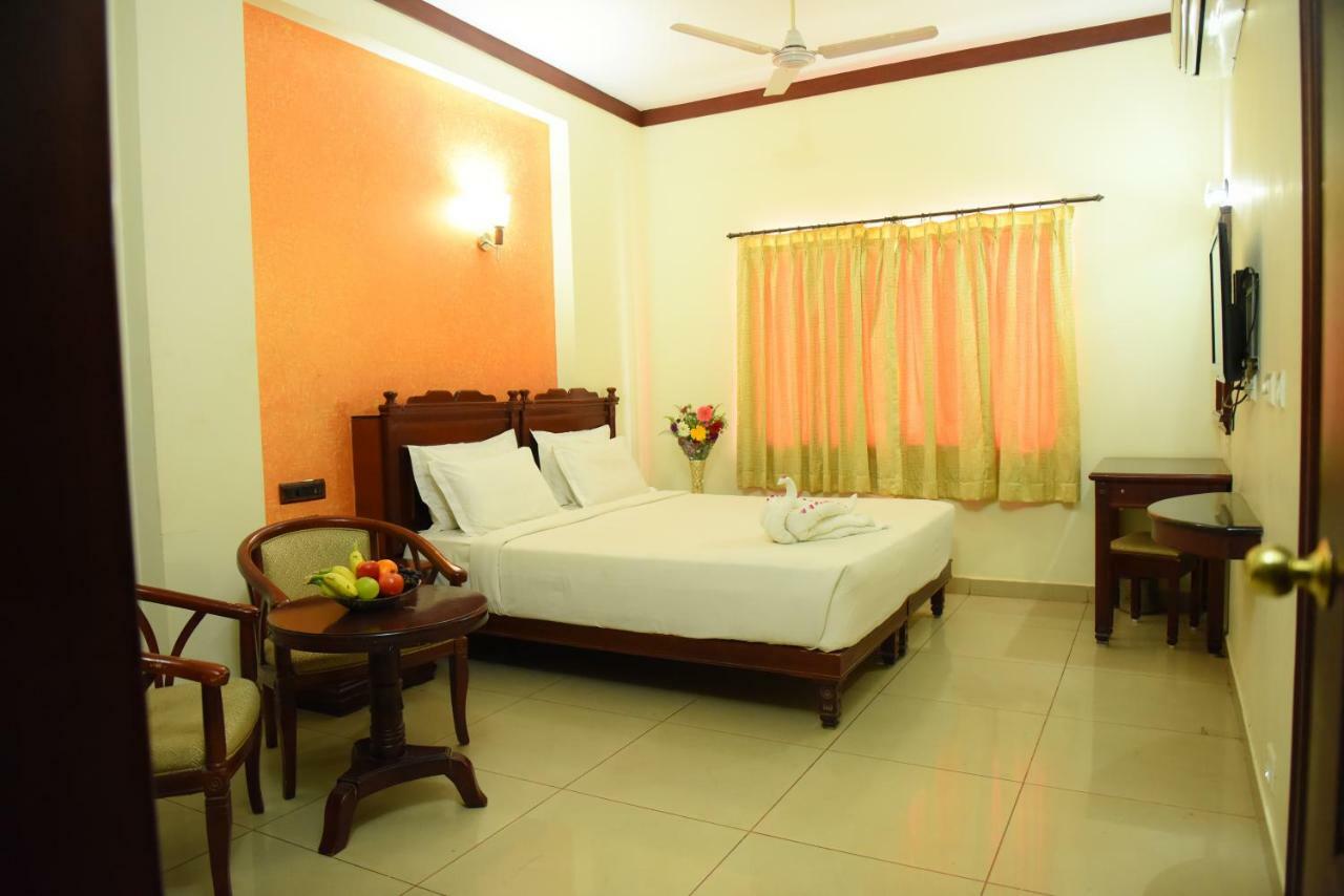 Отель Chendhoor Residency Tiruchirappalli Экстерьер фото