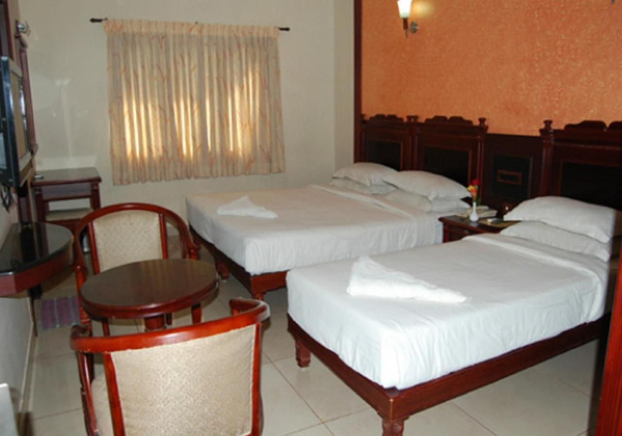 Отель Chendhoor Residency Tiruchirappalli Экстерьер фото