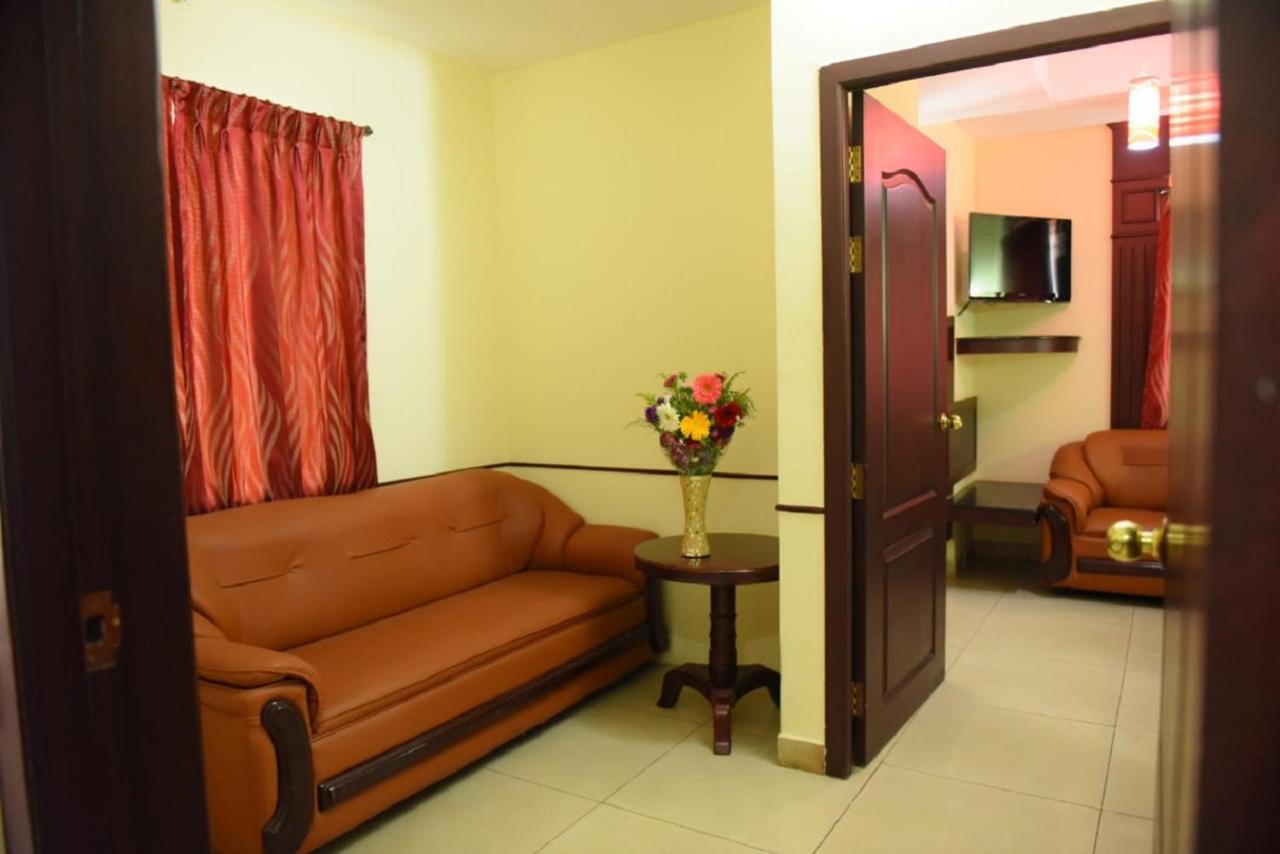 Отель Chendhoor Residency Tiruchirappalli Экстерьер фото